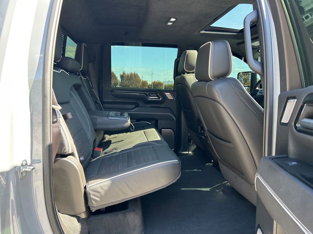 Used 2024 GMC Sierra 2500 AT4X image 43