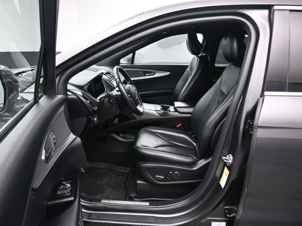 Used 2019 Lincoln Nautilus Select image 11