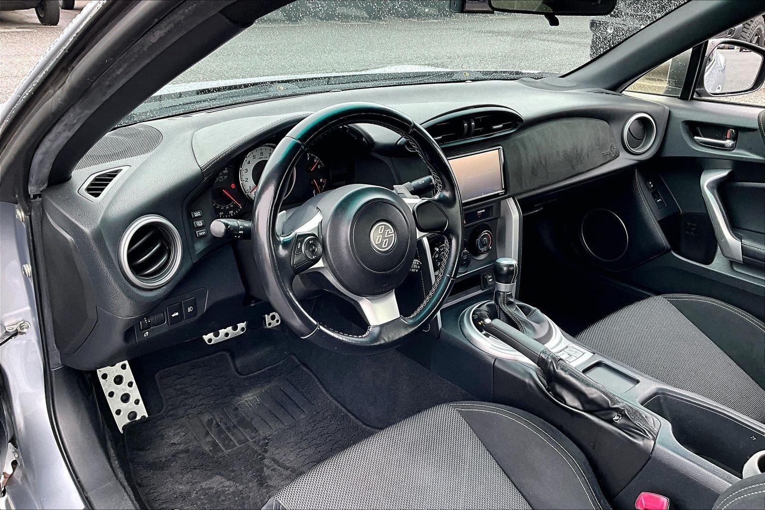 Used 2017 Toyota 86 RWD image 11