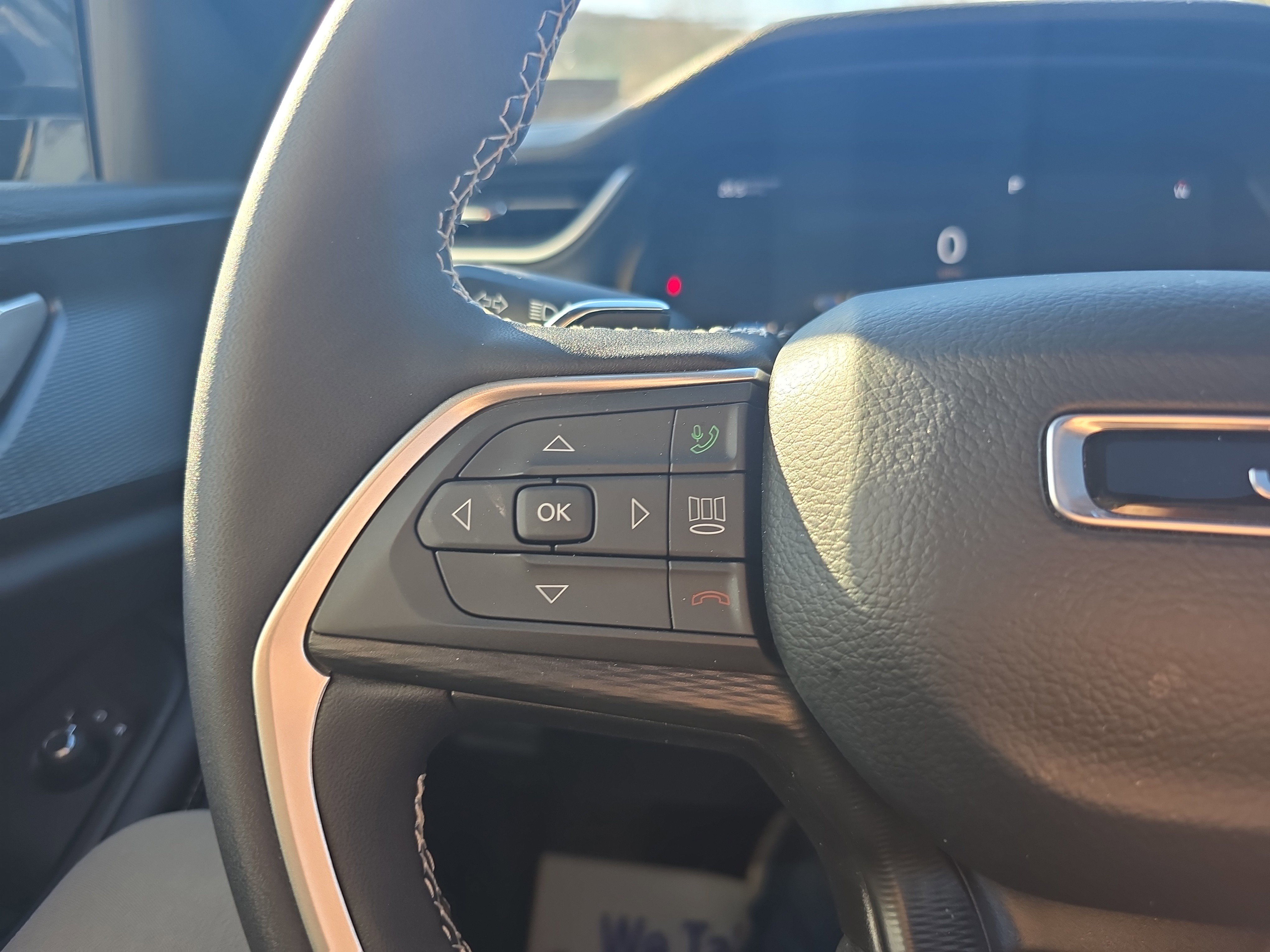 Used 2025 Jeep Grand Cherokee Altitude image 21