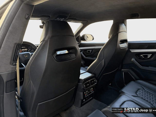 Used 2022 Lamborghini Urus AWD/4WD image 28