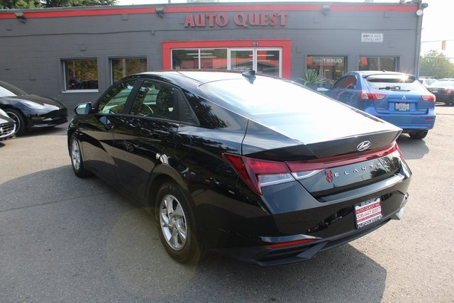 Used 2022 Hyundai Elantra SE image 5