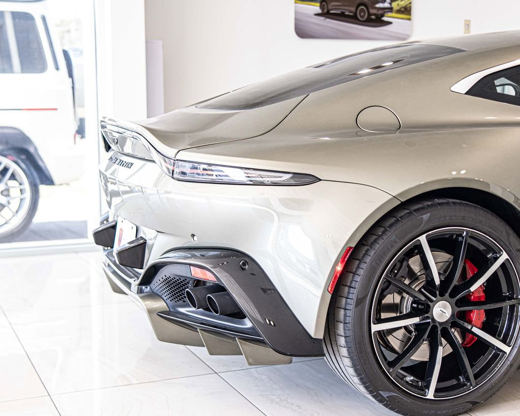 Used 2023 Aston Martin V8 Vantage Coupe image 12