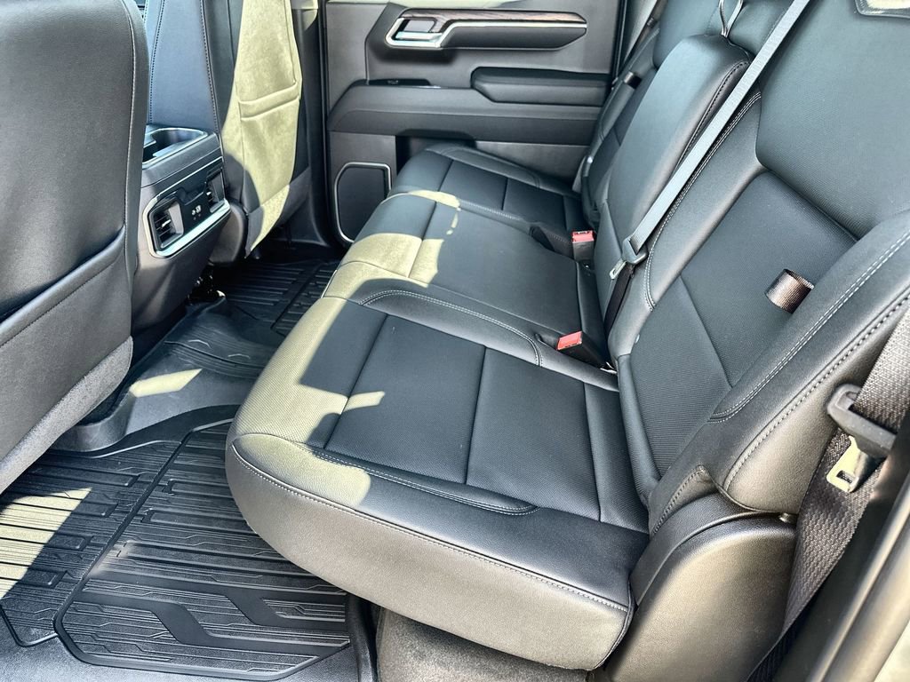 New 2026 GMC Sierra 1500 SLT image 16