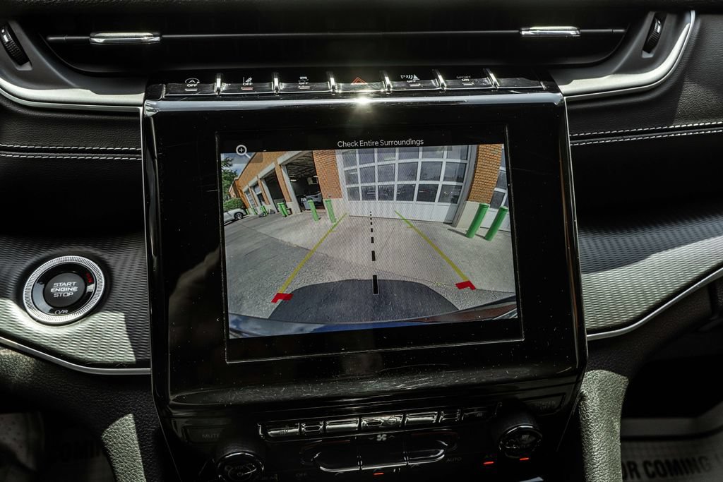Used 2023 Jeep Grand Cherokee Altitude AWD/4WD image 9