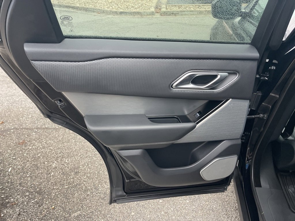 Used 2018 Land Rover Range Rover Velar R-Dynamic SE image 17