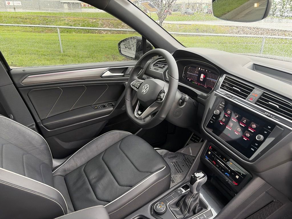 Used 2022 Volkswagen Tiguan SEL R-Line AWD/4WD image 34
