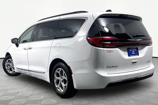 Used 2023 Chrysler Pacifica Limited FWD image 11