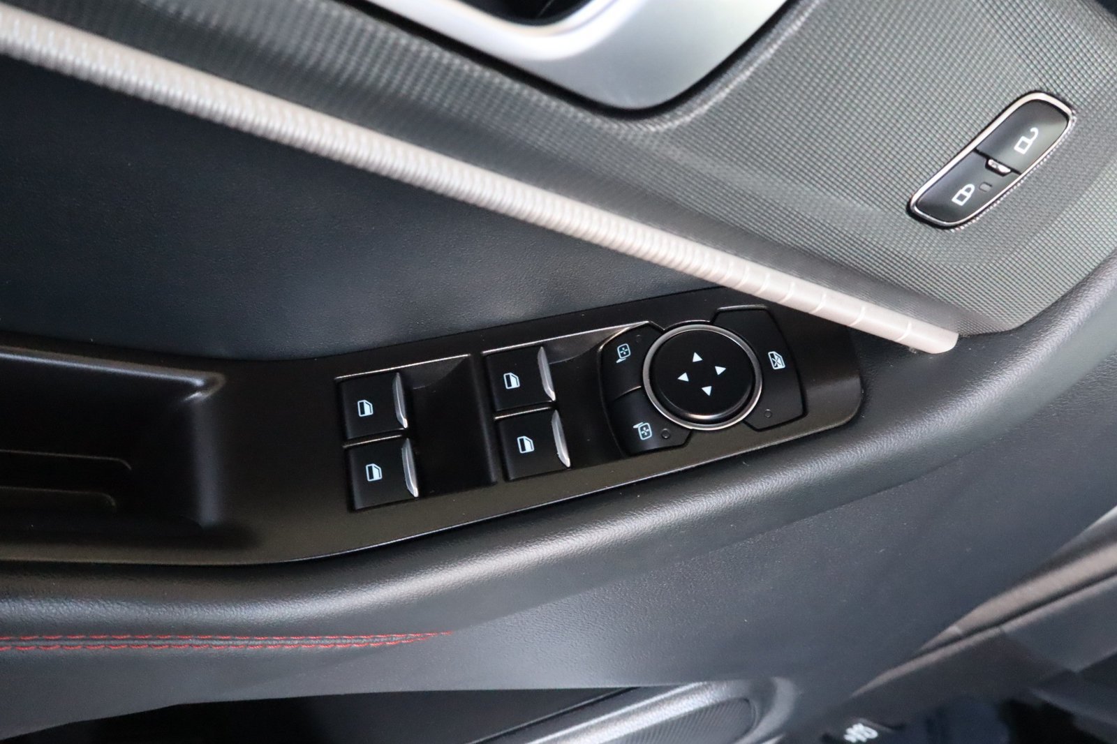 Used 2025 Ford Explorer ST-Line AWD/4WD image 19