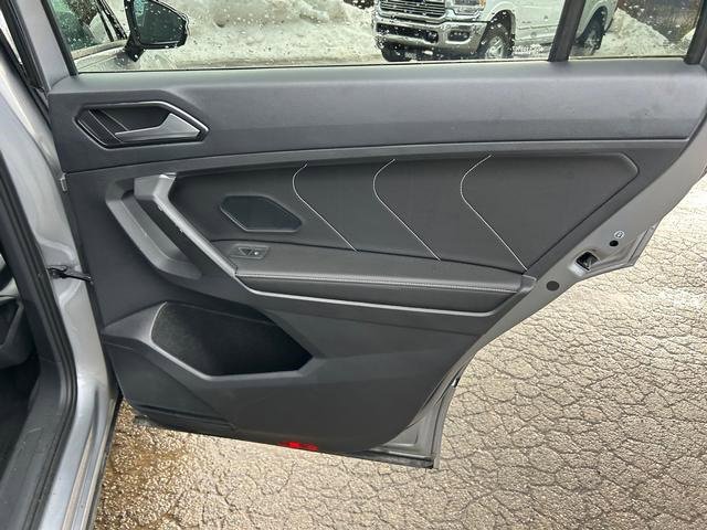 Used 2022 Volkswagen Tiguan SE R-Line image 23