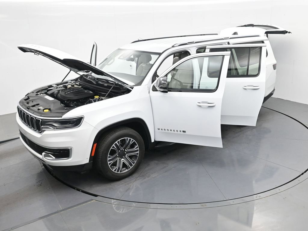 Used 2024 Jeep Wagoneer L Series II w/ Flexible Seating Group image 39