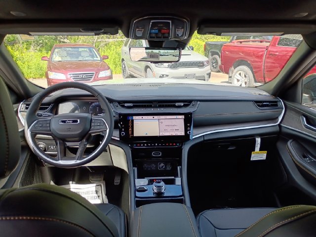 Used 2026 Jeep Grand Cherokee L Limited AWD/4WD image 9