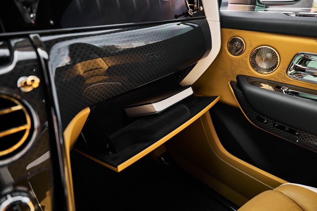 Used 2026 Rolls-Royce Cullinan Black Badge image 79