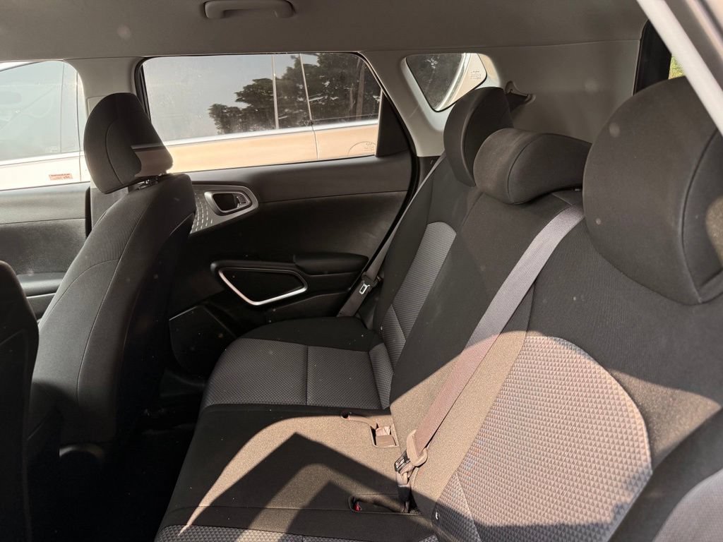 Used 2023 Kia Soul LX FWD image 17