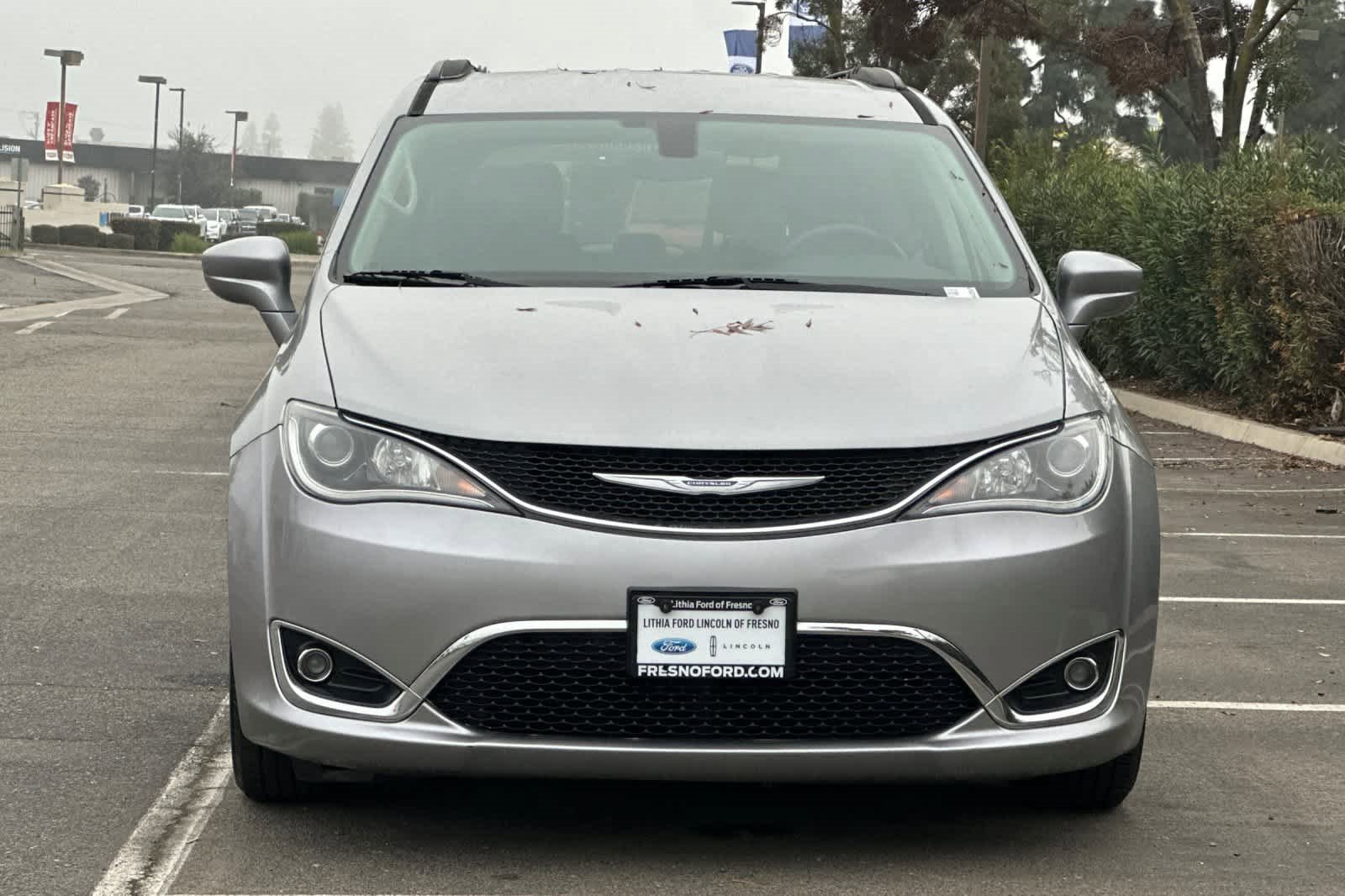 Used 2017 Chrysler Pacifica Touring-L image 10