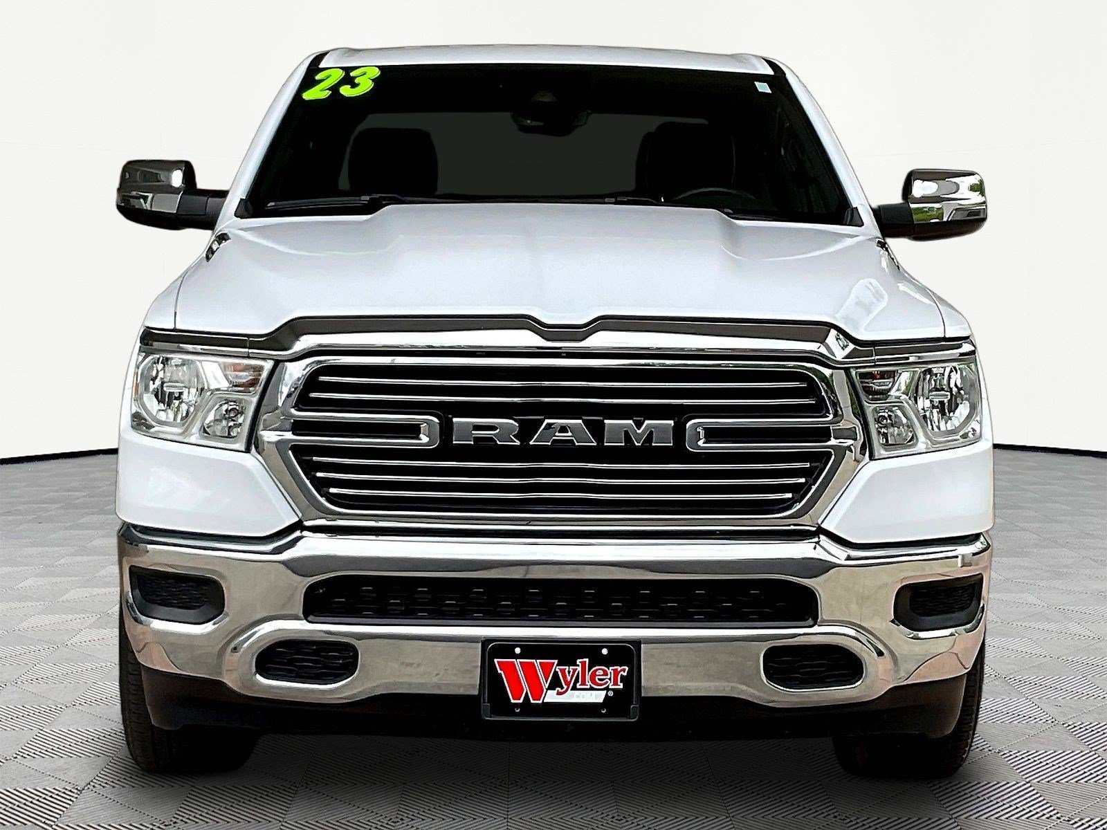 Used 2023 RAM 1500 Laramie AWD/4WD image 2