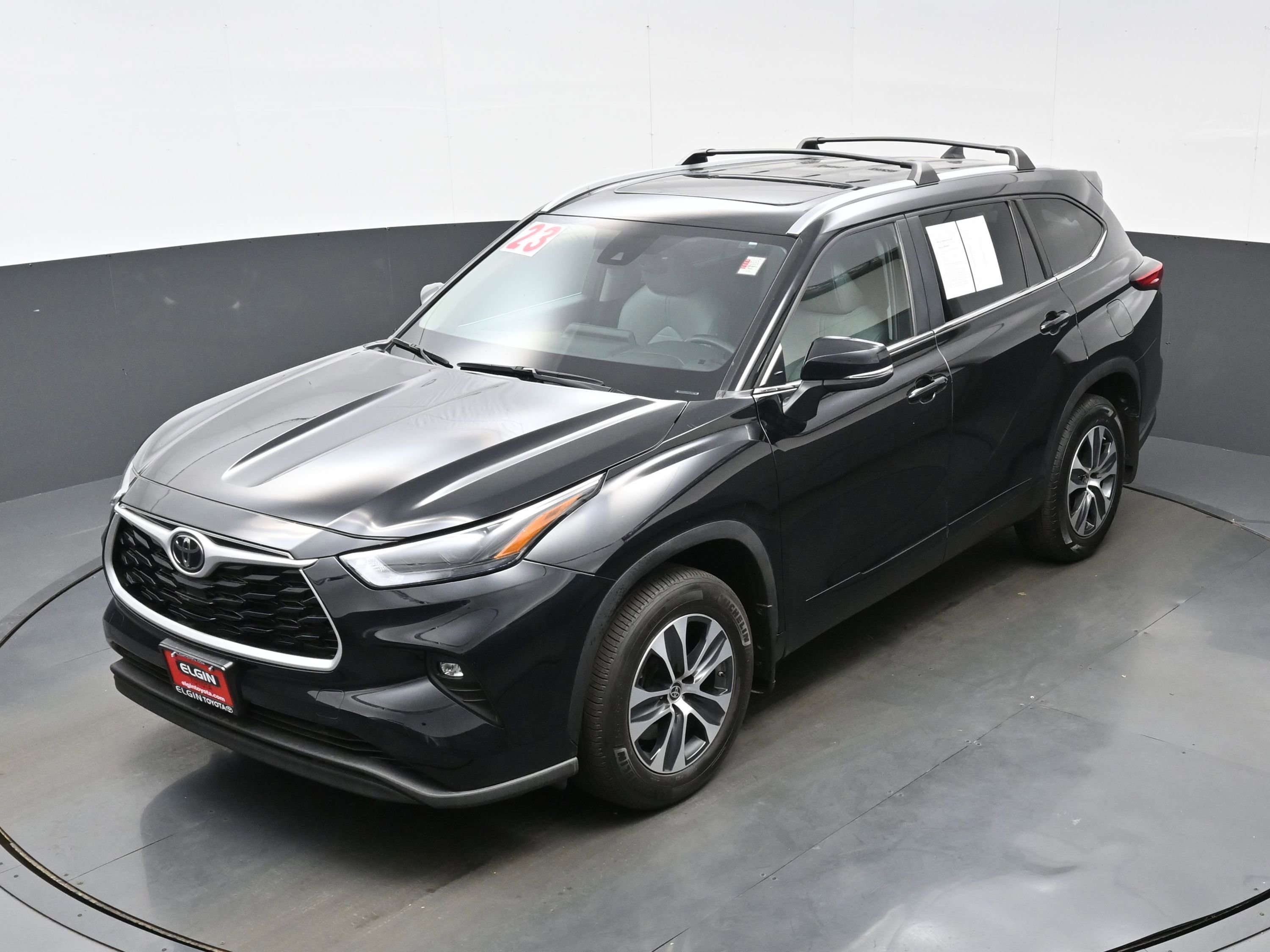 Used 2023 Toyota Highlander XLE AWD/4WD image 37