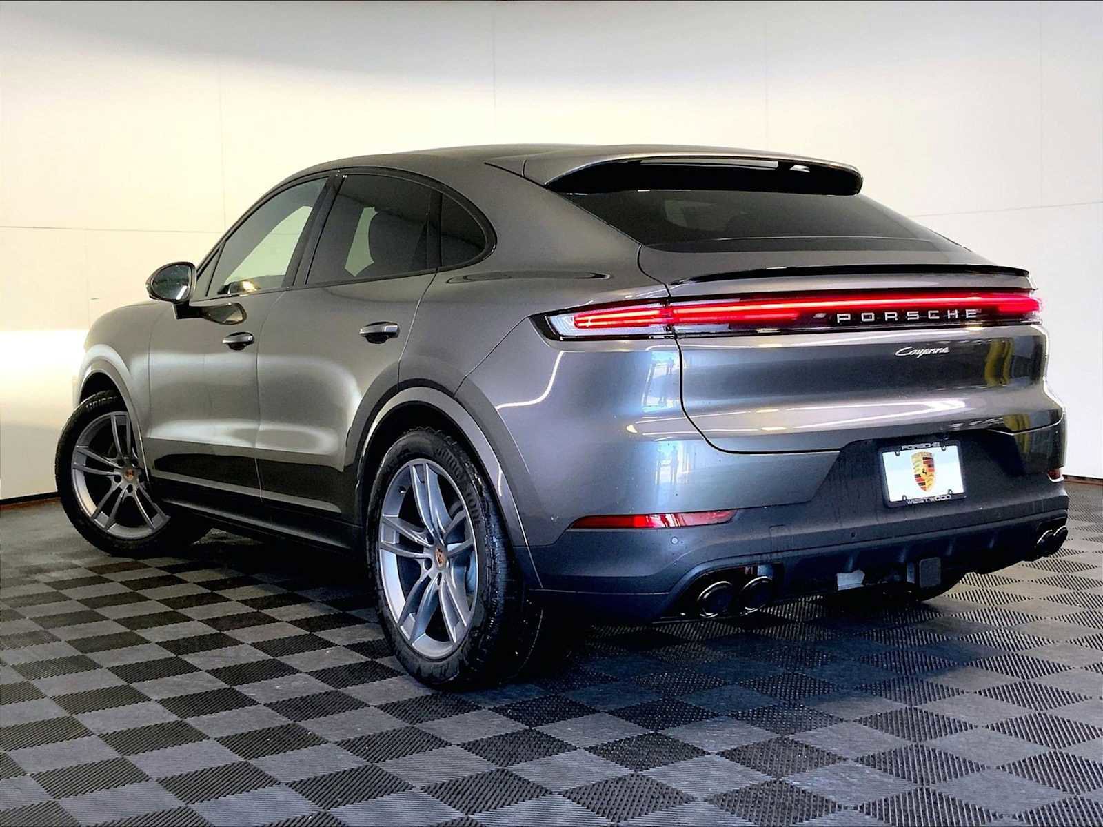 New 2025 Porsche Cayenne Coupe image 3