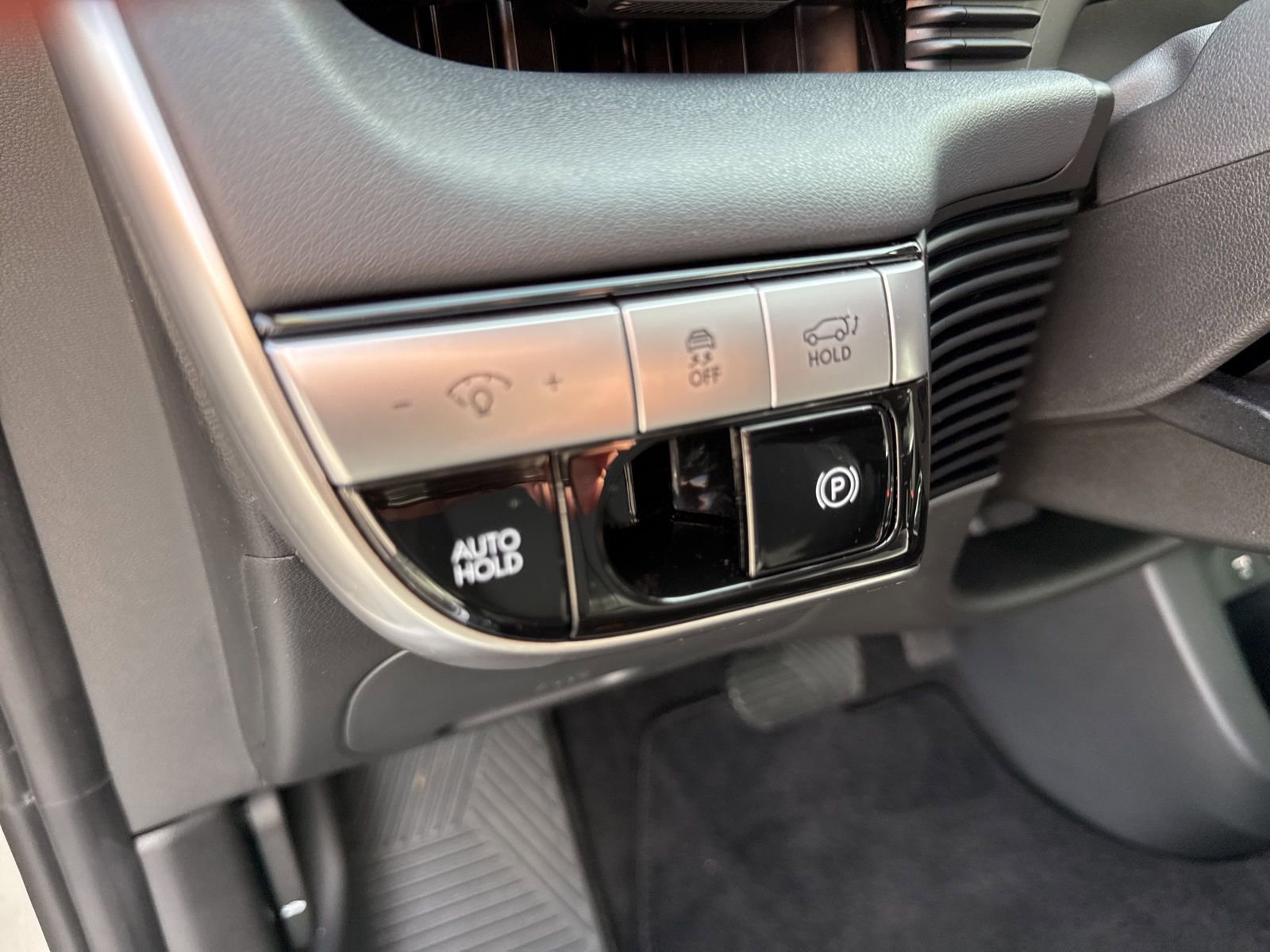 Certified 2023 Hyundai Ioniq 5 Limited w/ Cargo Package image 21