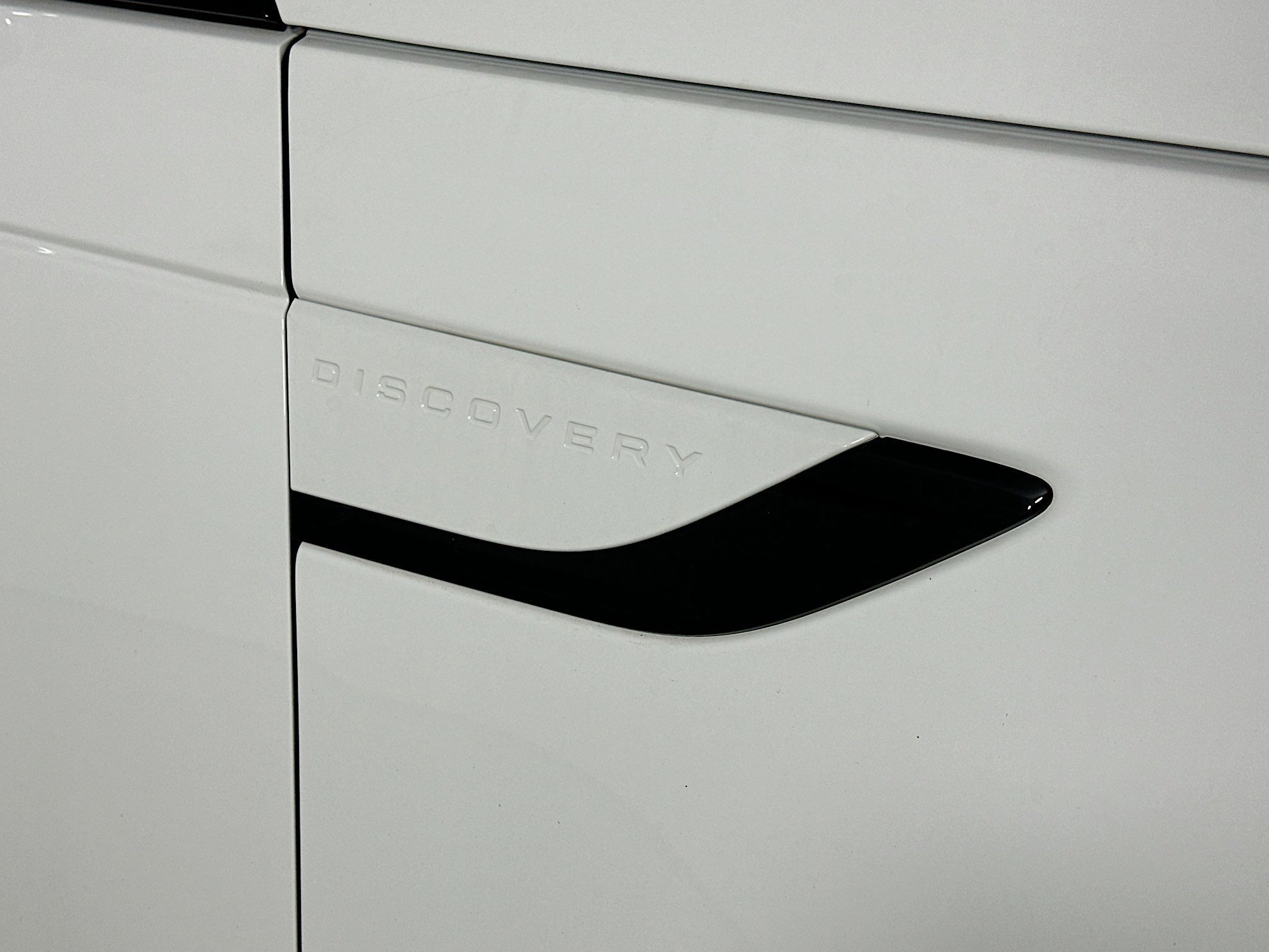 Used 2024 Land Rover Discovery Dynamic SE AWD/4WD image 9