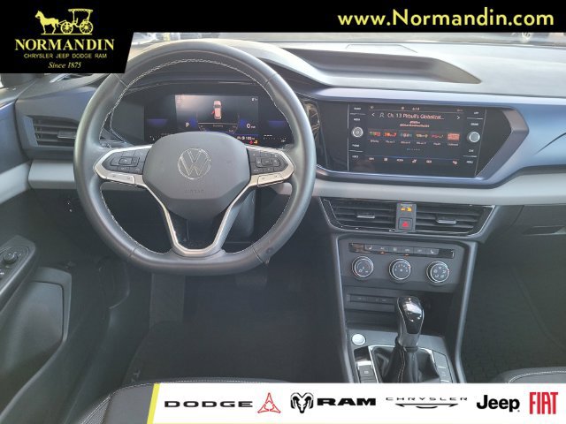 Used 2022 Volkswagen Taos SE w/ Panoramic Sunroof Package FWD image 7