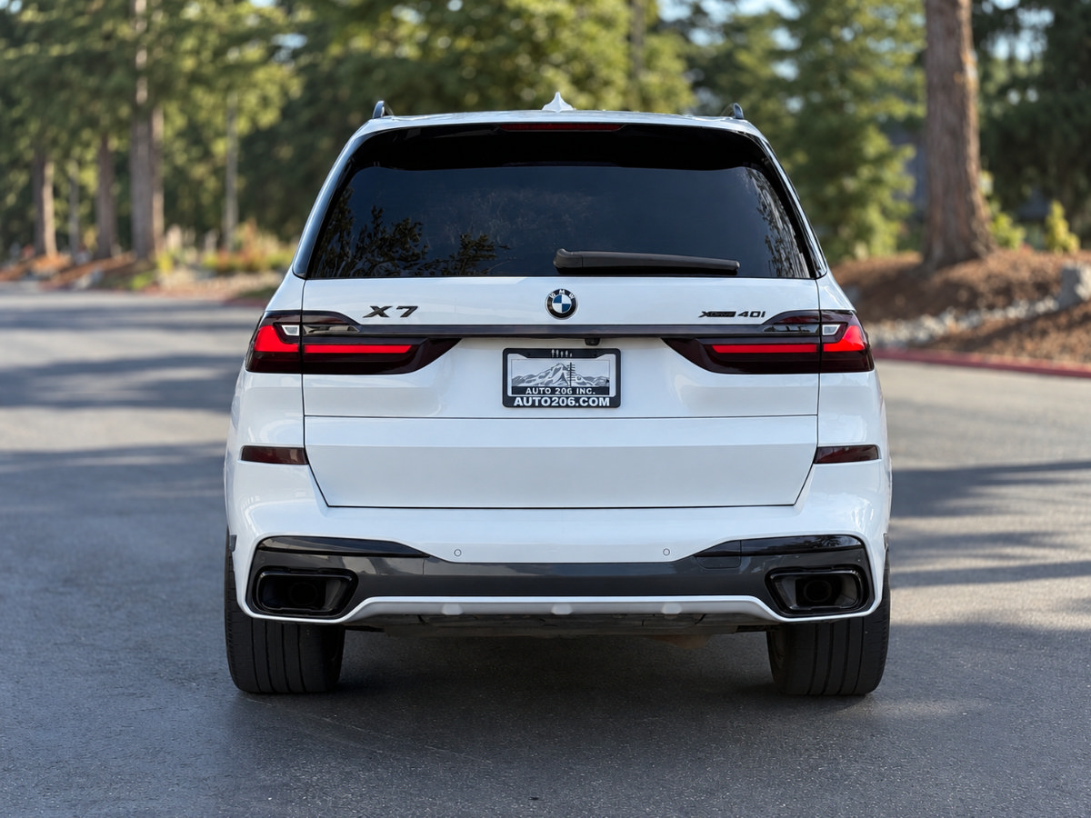 Used 2022 BMW X7 xDrive40i w/ M Sport Package AWD/4WD image 4