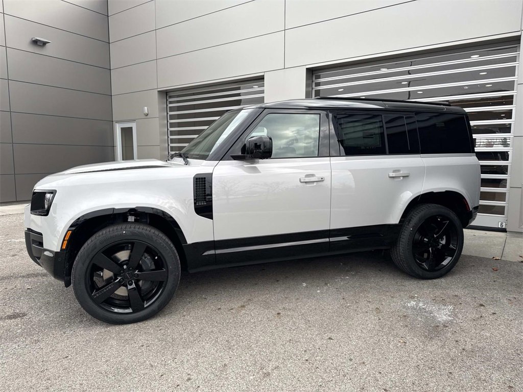 New 2026 Land Rover Defender 110 X-Dynamic SE image 3