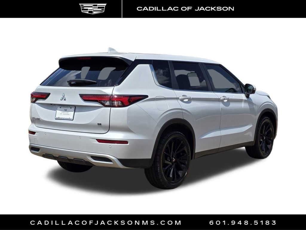 Used 2023 Mitsubishi Outlander SE image 5