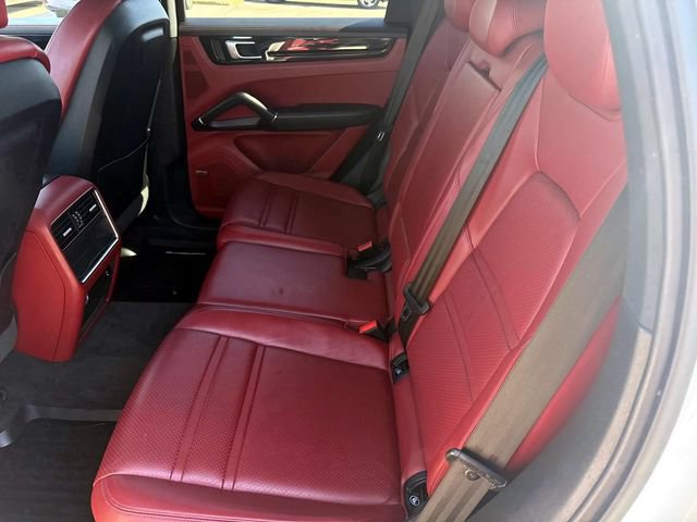 Used 2022 Porsche Cayenne AWD/4WD image 14