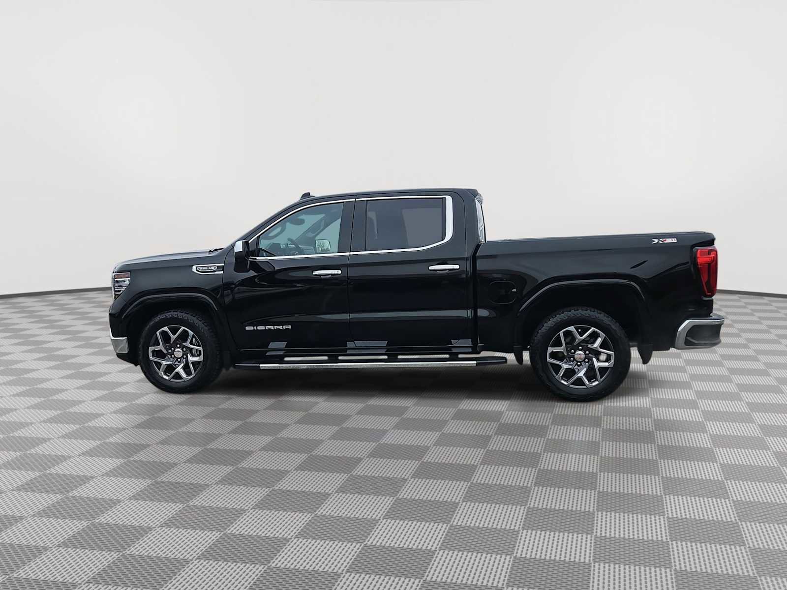 Certified 2023 GMC Sierra 1500 SLT w/ SLT Premium Package image 5