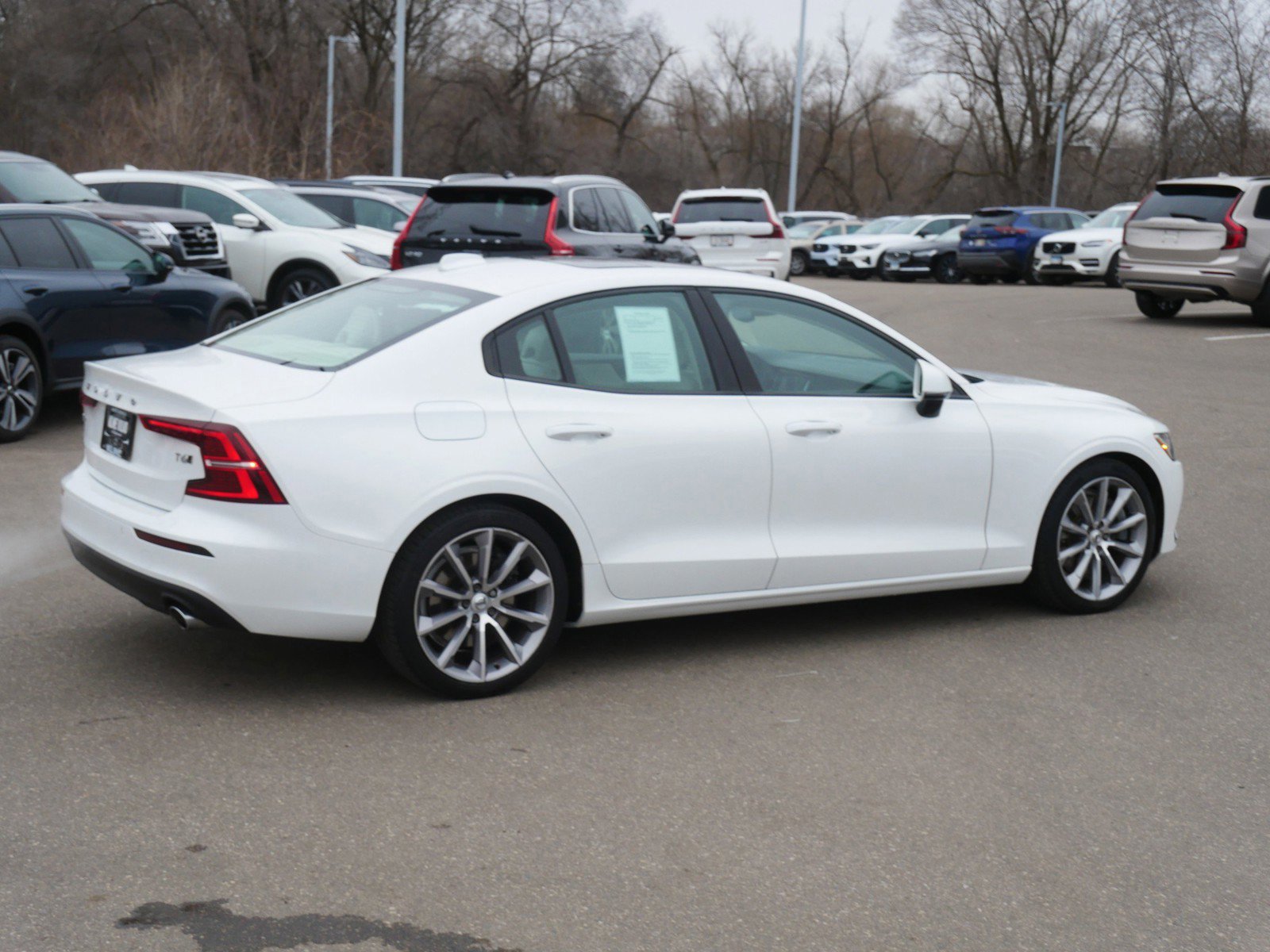 Used 2019 Volvo S60 T6 Momentum w/ Premium Package image 7