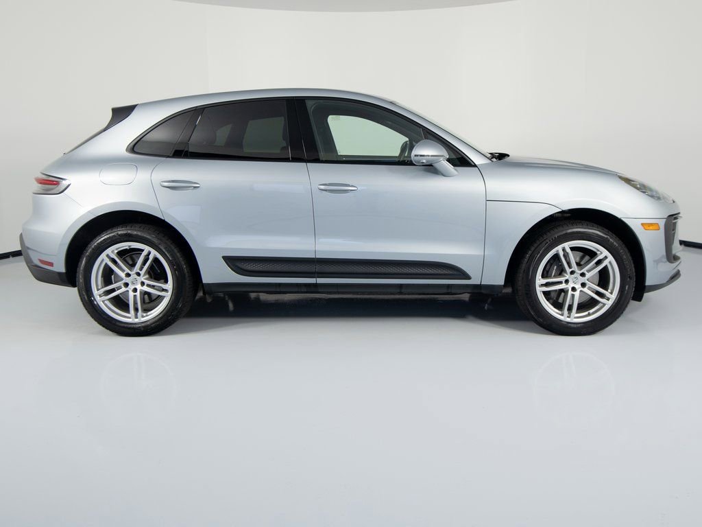 Certified 2025 Porsche Macan image 11
