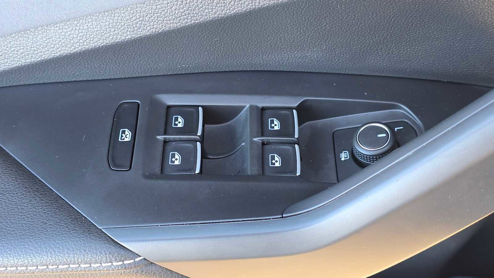 Used 2025 Volkswagen Jetta SE image 24