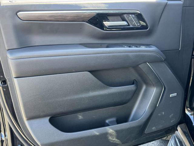 Used 2025 Chevrolet Suburban Premier image 15