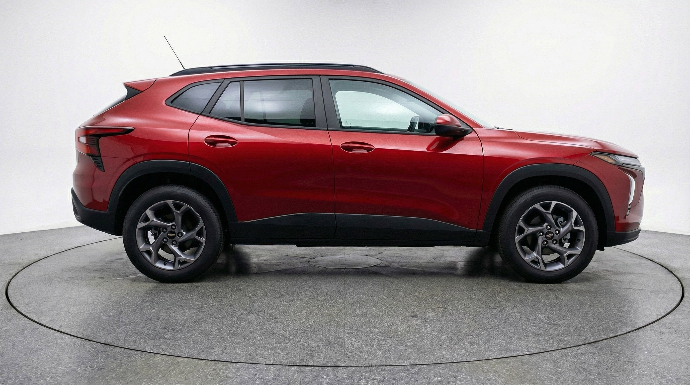 Used 2025 Chevrolet Trax LT FWD image 11