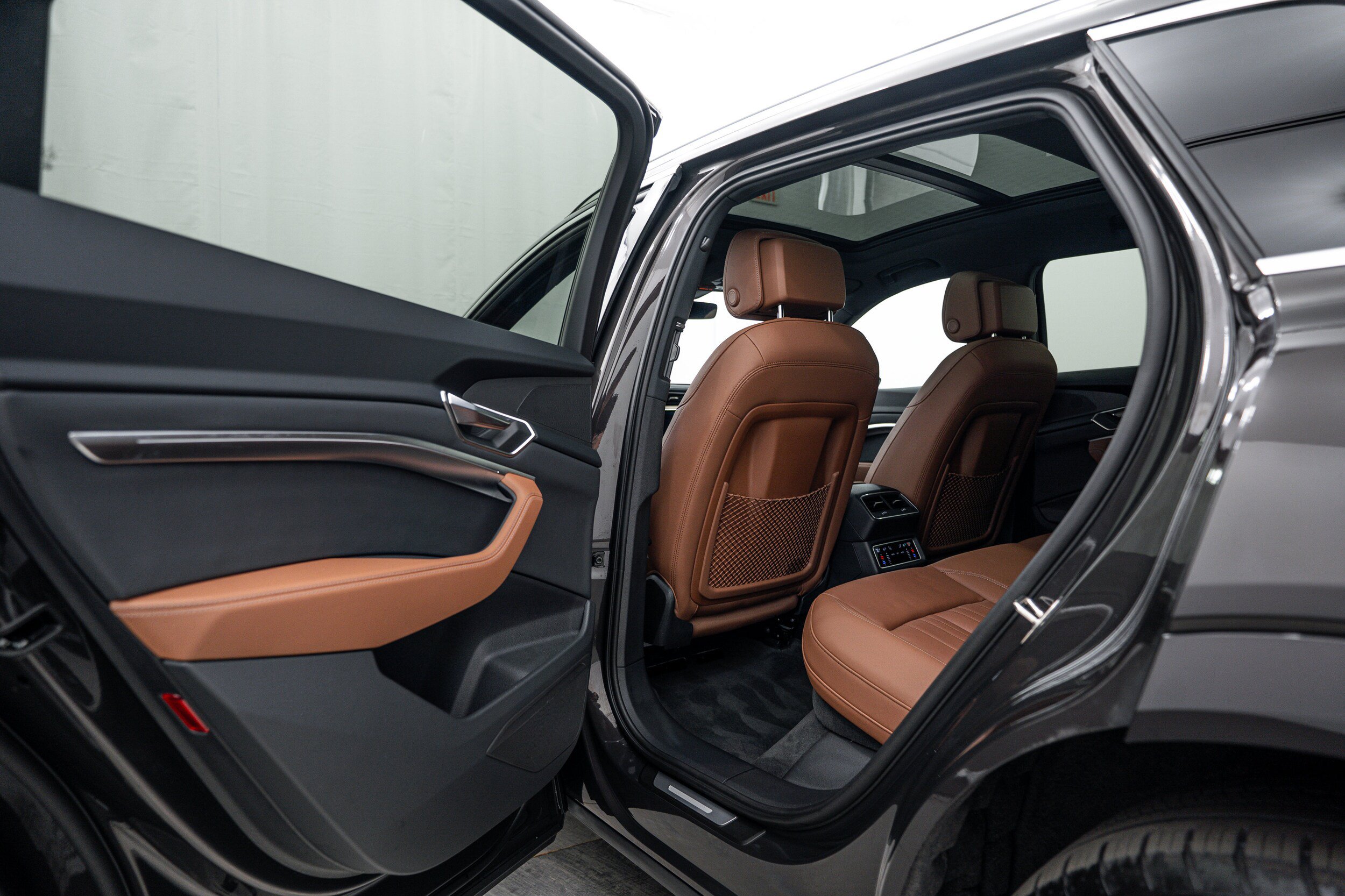 Certified 2024 Audi Q8 e-tron Premium AWD/4WD image 17