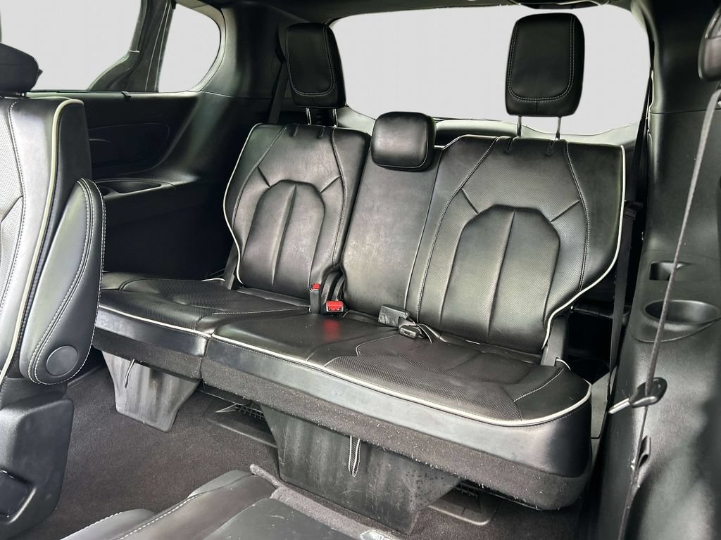 Used 2025 Chrysler Pacifica Limited FWD image 11