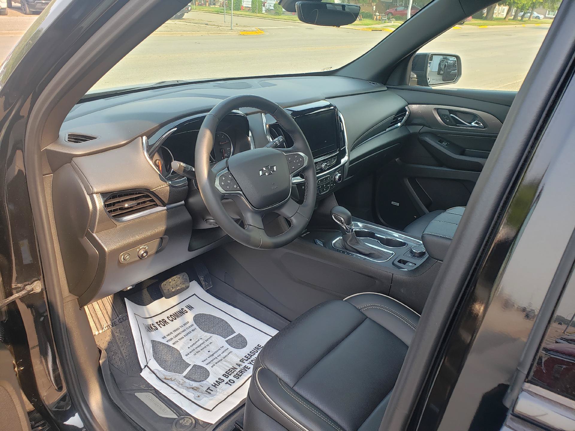Used 2023 Chevrolet Traverse Premier w/ Redline Edition AWD/4WD image 9