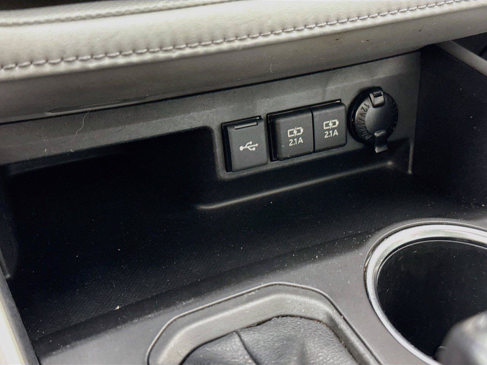 Used 2021 Toyota Highlander XLE AWD/4WD image 27