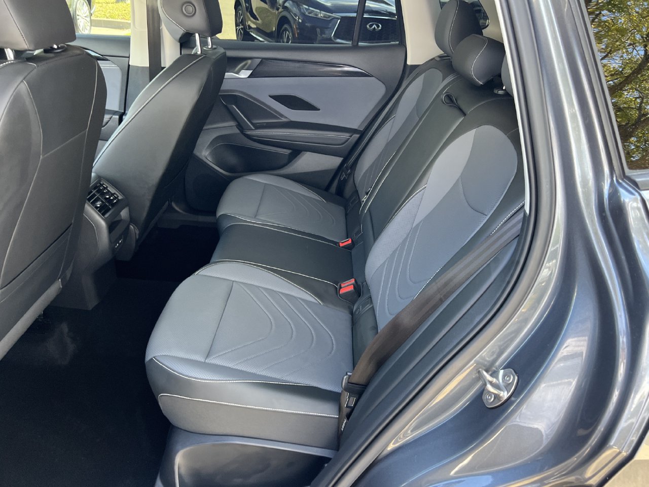 Used 2025 Volkswagen Tiguan SE FWD image 22