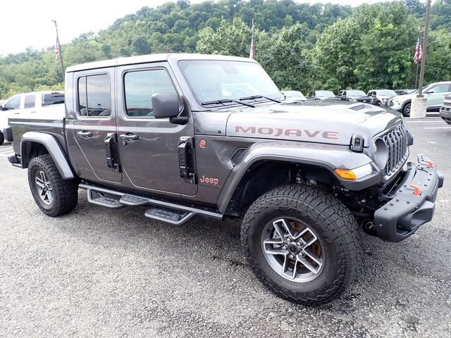 Used 2025 Jeep Gladiator Mojave AWD/4WD image 8