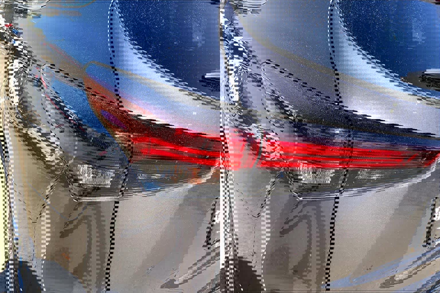 Used 2024 Toyota Highlander Platinum image 28