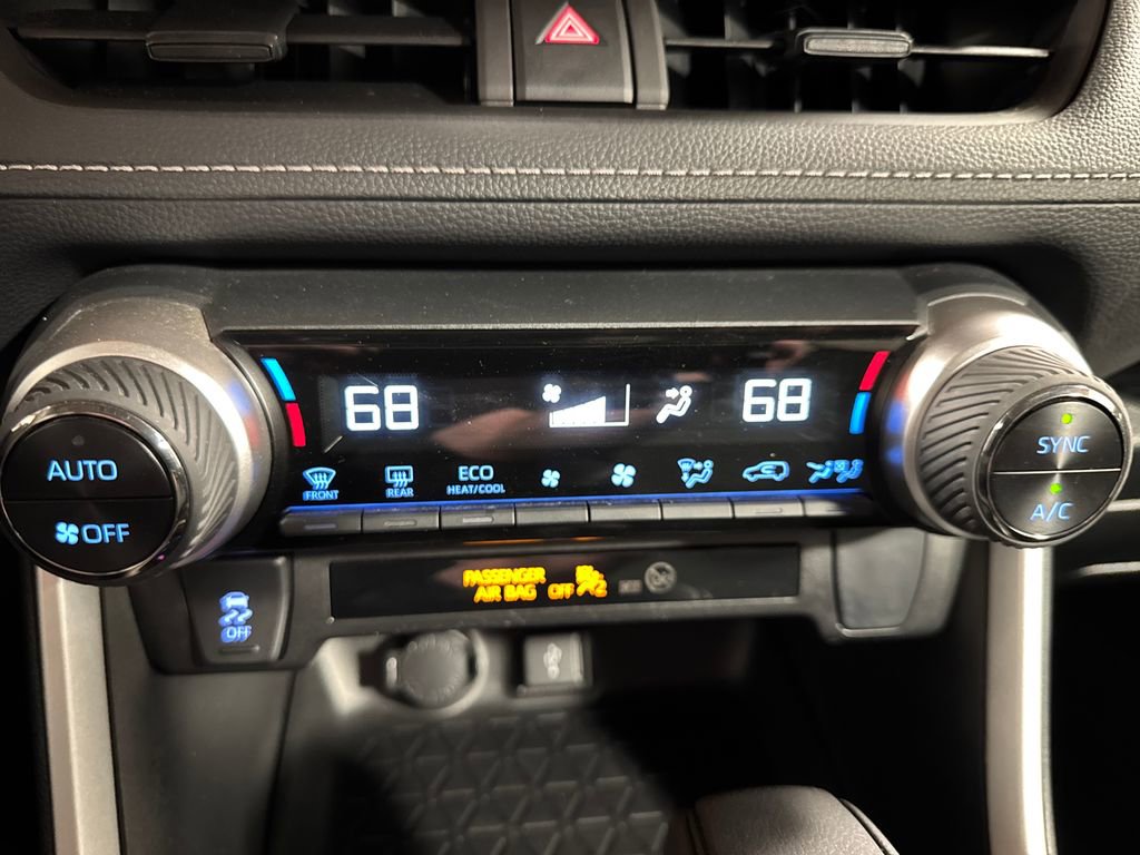 Used 2022 Toyota RAV4 XLE AWD/4WD image 22