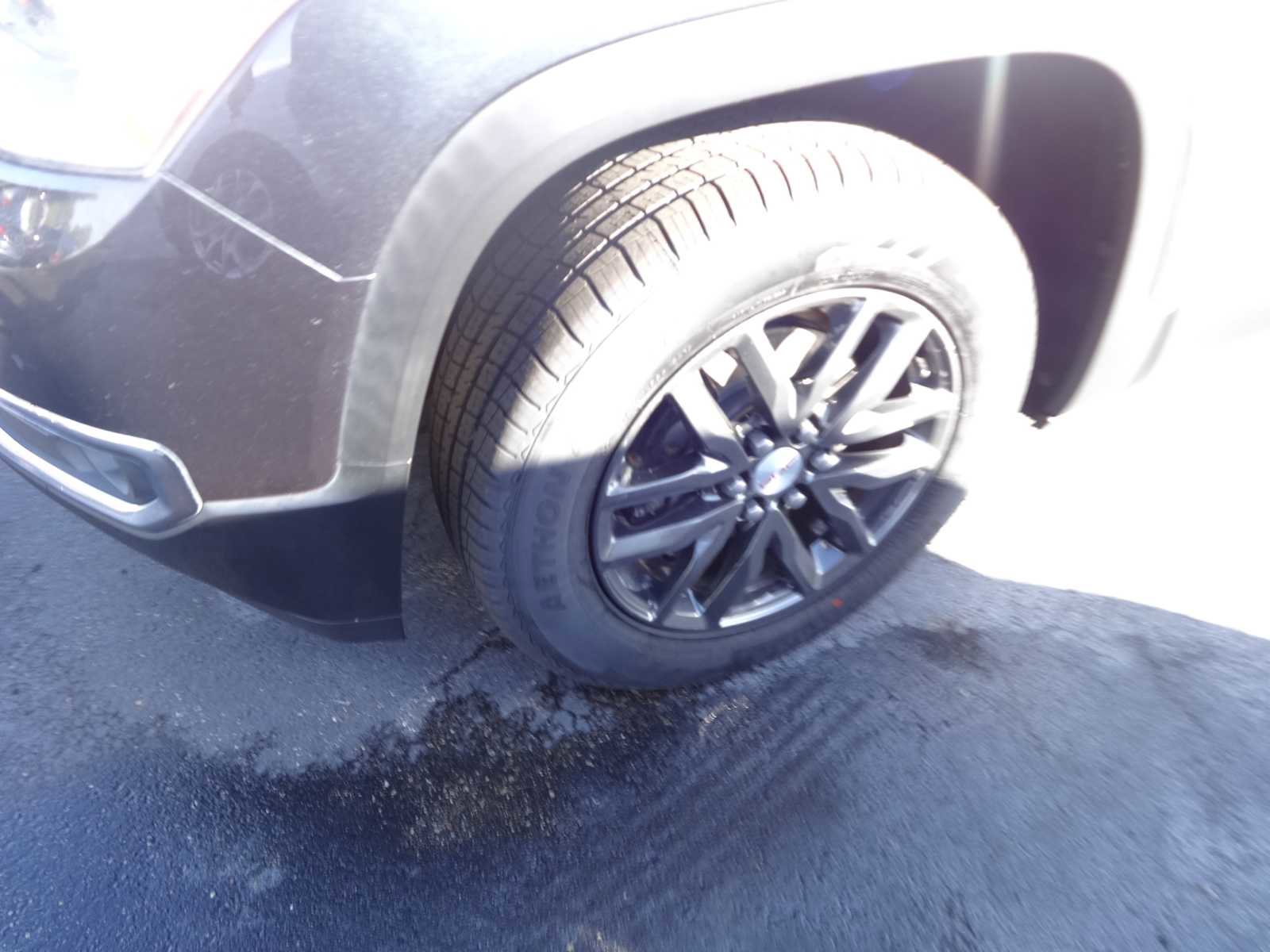 Used 2019 GMC Acadia SLT image 2