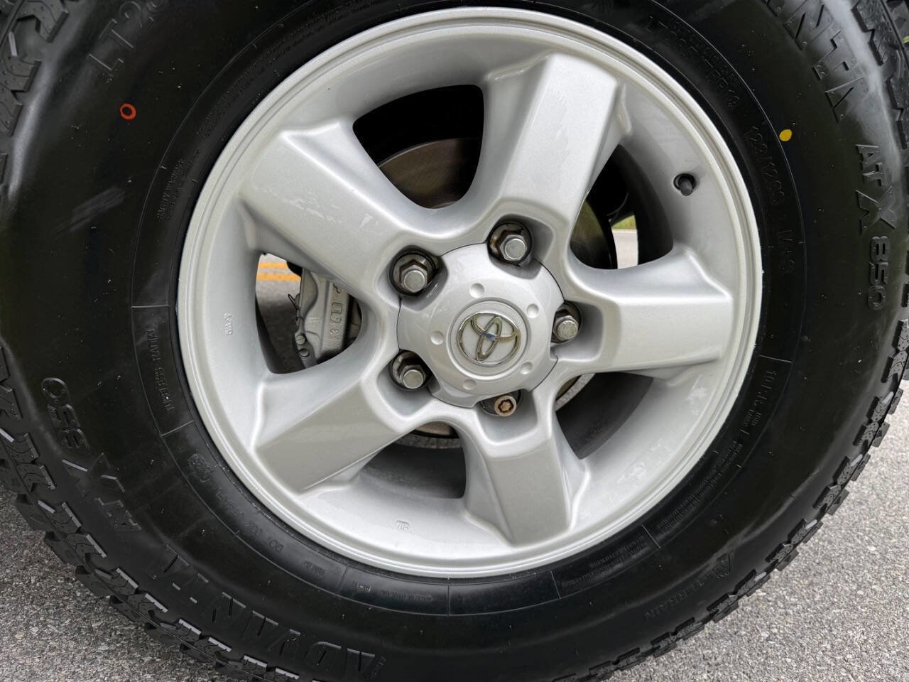 Used 2004 Toyota Land Cruiser image 34