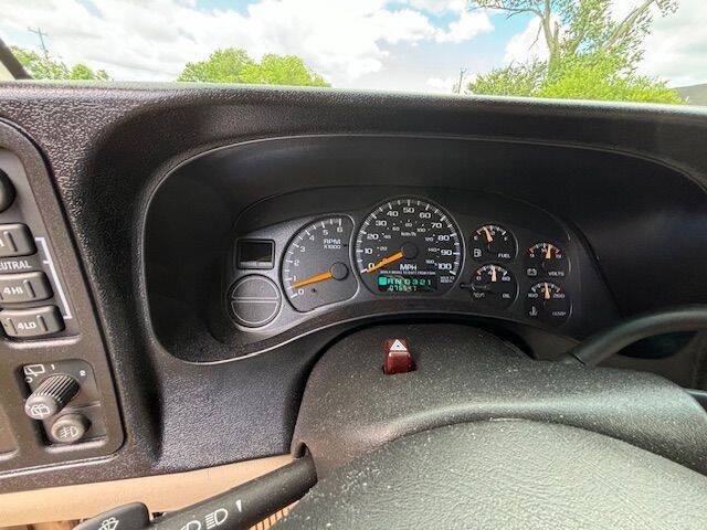 Used 2001 Chevrolet Tahoe LS w/ LS Preferred Equipment Group AWD/4WD image 12