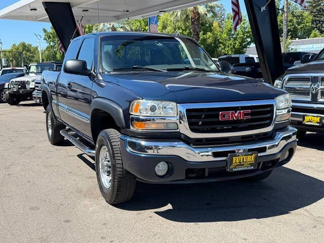 Used 2006 GMC Sierra 2500 SLT w/ Onstar Plus Package AWD/4WD image 3