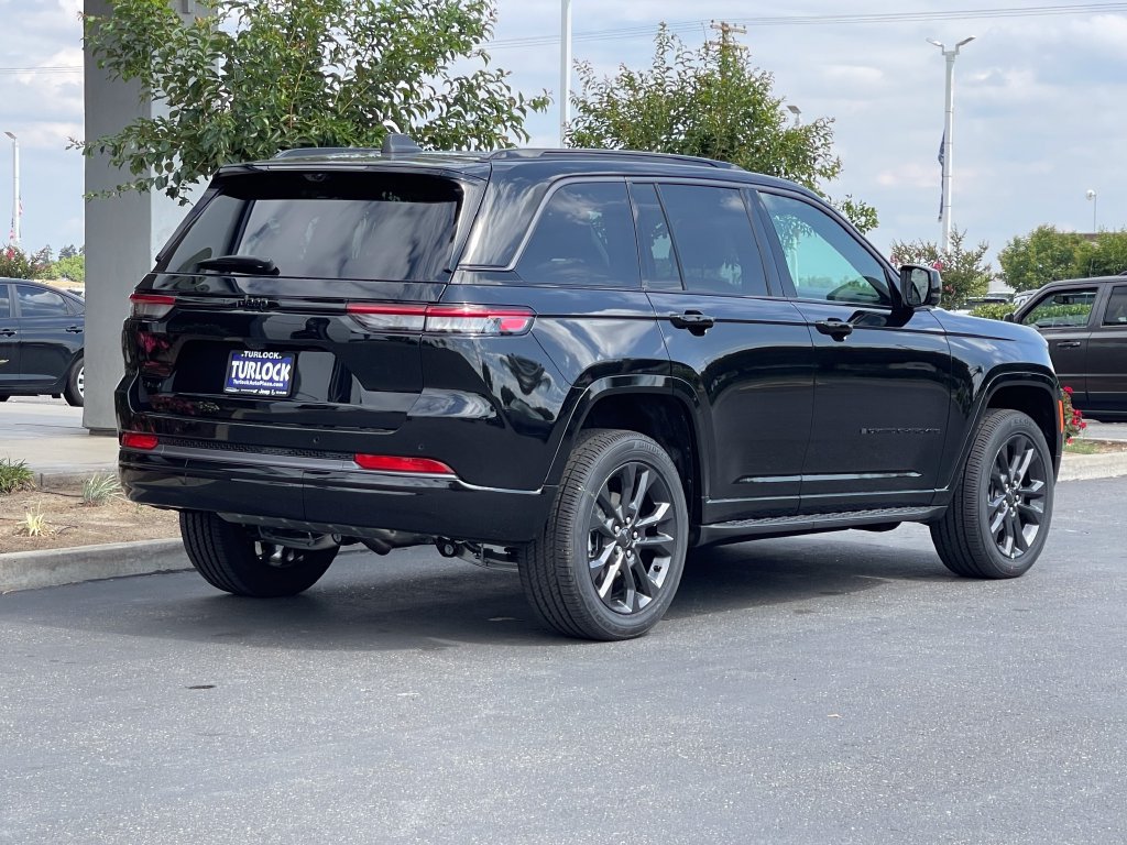 New 2026 Jeep Grand Cherokee Limited AWD/4WD image 2