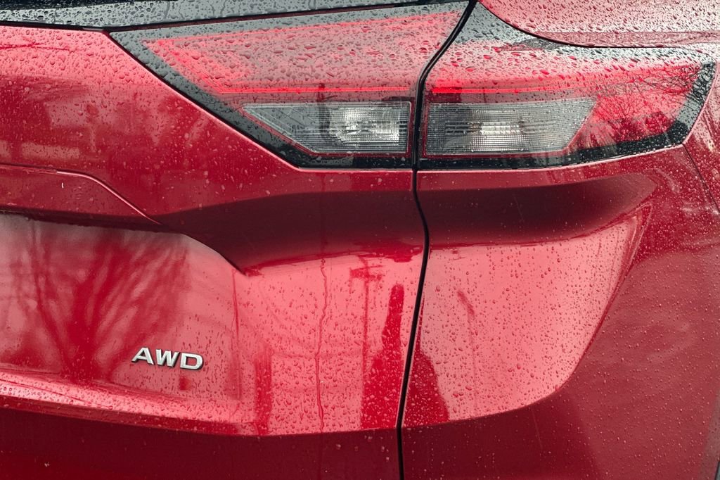 Used 2025 Nissan Rogue SV image 26