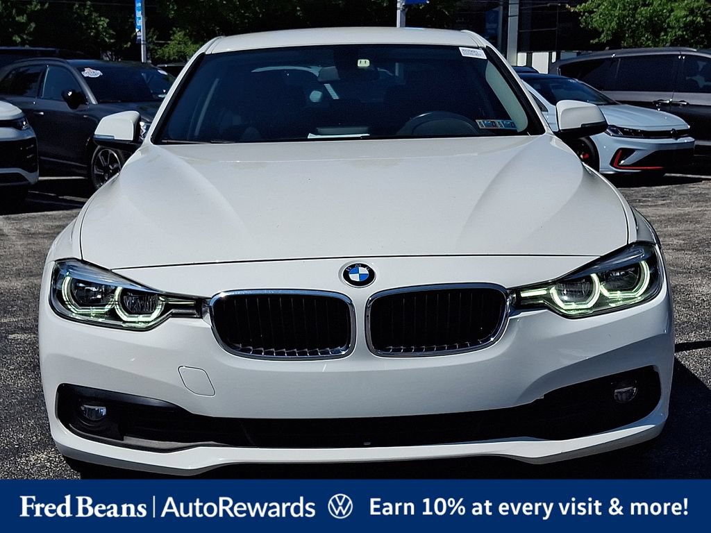 Used 2018 BMW 320i Sedan RWD image 2